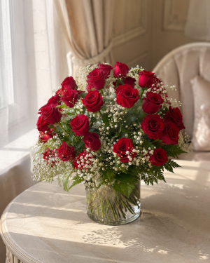 Classic 50 red roses vase