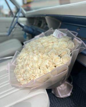 100 White roses bouquet