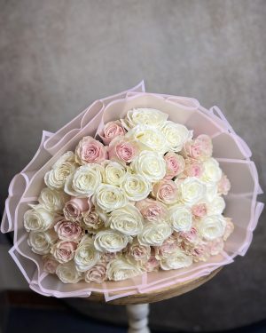 50 roses bouquet (light pink and white)