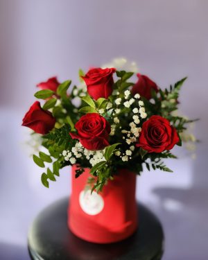 One dozen red roses in the round box